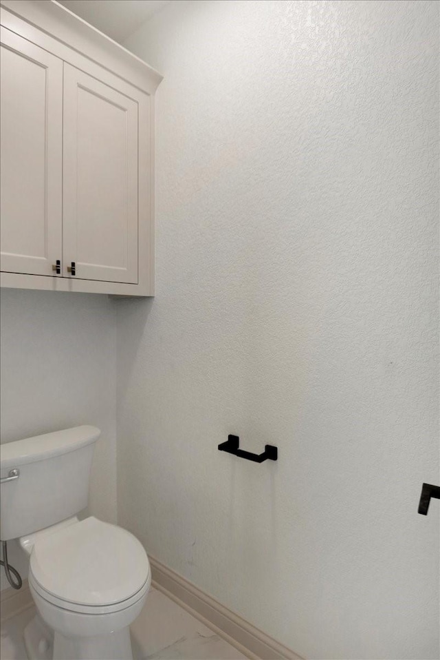 14541 Woodland Crk, Tyler, TX 75706 - bathroom featuring baseboards and toilet