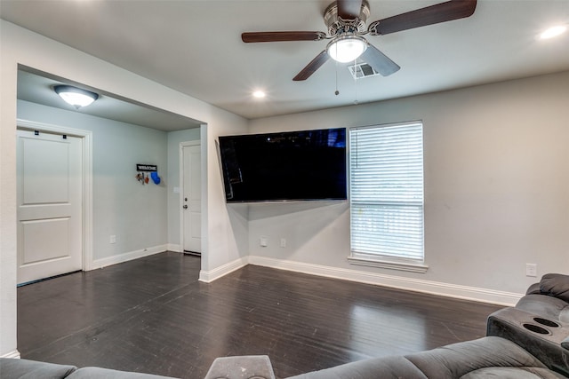 living area featuring ceiling fan, wood finished floors, baseboards, and recessed lighting