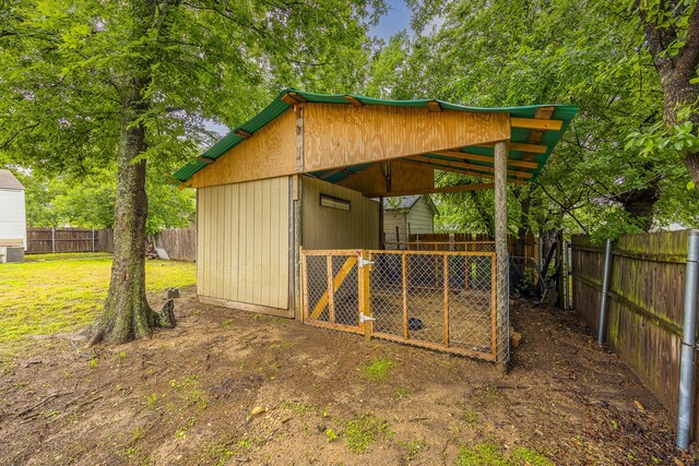 view of outdoor structure featuring an outdoor structure and cooling unit