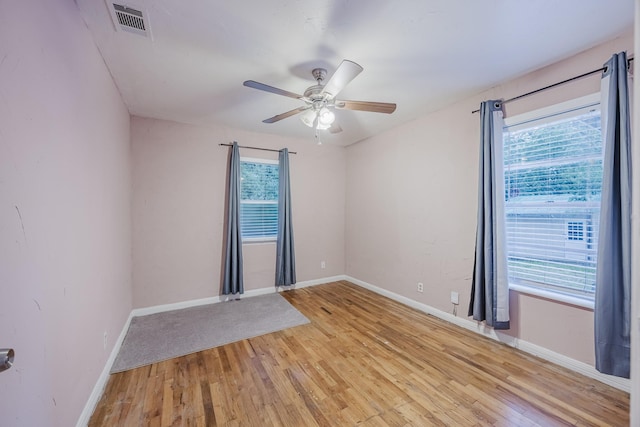 unfurnished room featuring light wood-style flooring, baseboards, and a ceiling fan