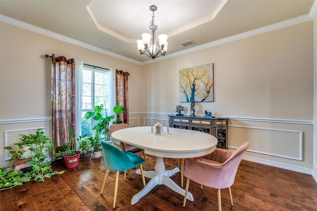 314 Trakehner Trl, Celina, TX 75009 - dining space featuring a tray ceiling, a chandelier, wood-type flooring, wainscoting, and ornamental molding