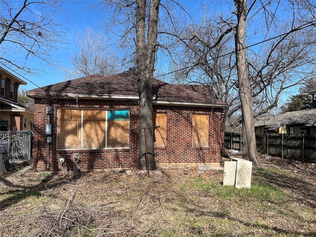 218 E 5th St, Dallas, TX 75203 - back of house featuring brick siding and fence