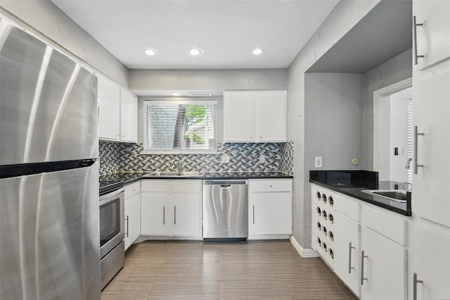 9826 Bent Branch Ln, Dallas, TX 75243 - kitchen featuring appliances with stainless steel finishes, a sink, backsplash, and recessed lighting
