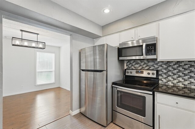 9826 Bent Branch Ln, Dallas, TX 75243 - bar with a sink, light wood-style floors, baseboards, freestanding refrigerator, and recessed lighting