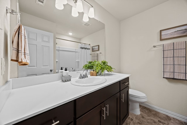 3249 Glorioso Dr, Royse City, TX 75189 - full bath featuring toilet, vanity, baseboards, and a shower with curtain
