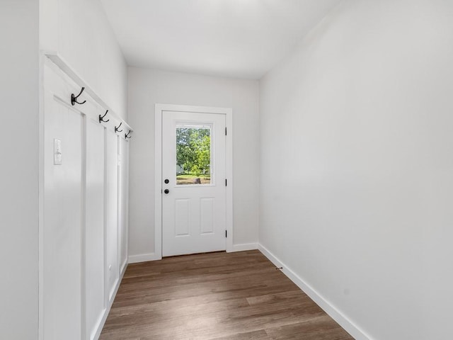 610 SW 3rd St, Kerens, TX 75144 - entryway with wood finished floors and baseboards