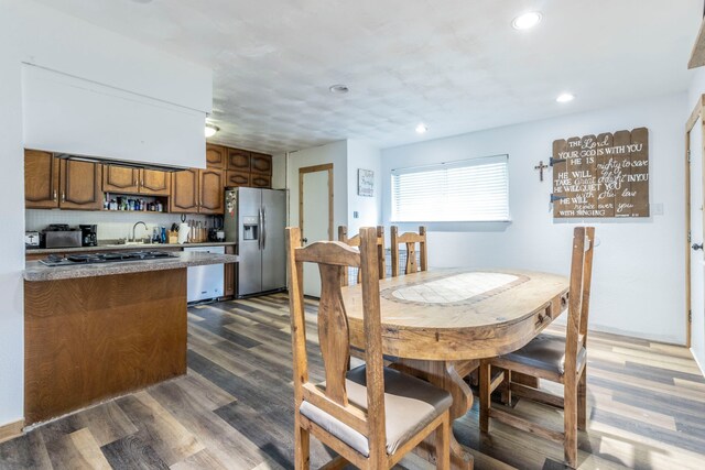 dining space featuring dark wood-style floors and recessed lighting
