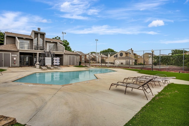12480 Abrams Rd Unit 2801, Dallas, TX 75243 - community pool with a residential view and a patio area