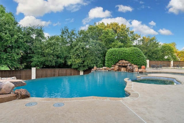 1020 Canyon Trl, Waco, TX 76657 - view of pool featuring an infinity pool and fence
