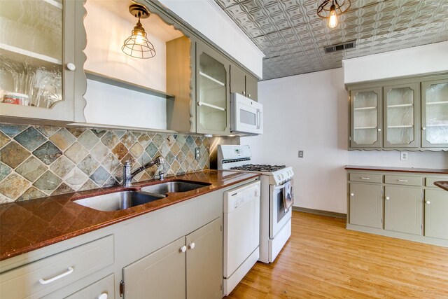 214 S Clark St, Rockwall, TX 75087 - kitchen featuring white appliances, a sink, dark countertops, an ornate ceiling, and light wood-style floors