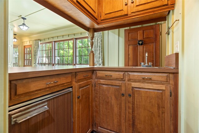 214 Country Club Rd, Hillsboro, TX 76645 - bar area with a sink and crown molding