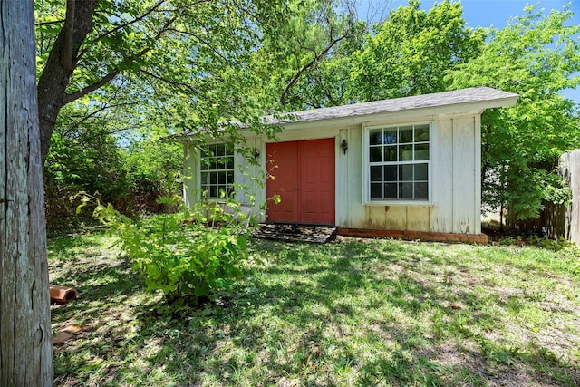 214 Country Club Rd, Hillsboro, TX 76645 - view of outdoor structure featuring an outbuilding