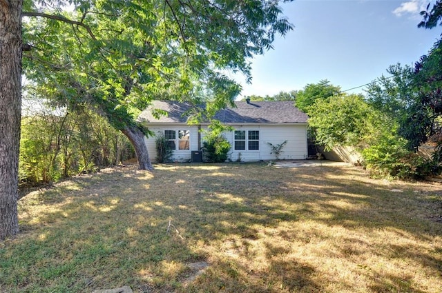 4363 Lisbon St, Fort Worth, TX 76107 - rear view of property with a lawn