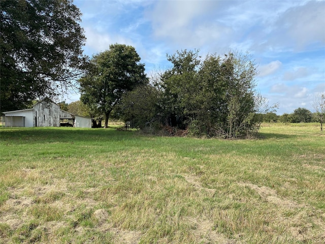 718 Ender Rd, Waco, TX 76706 - view of yard featuring an outdoor structure and a pole building