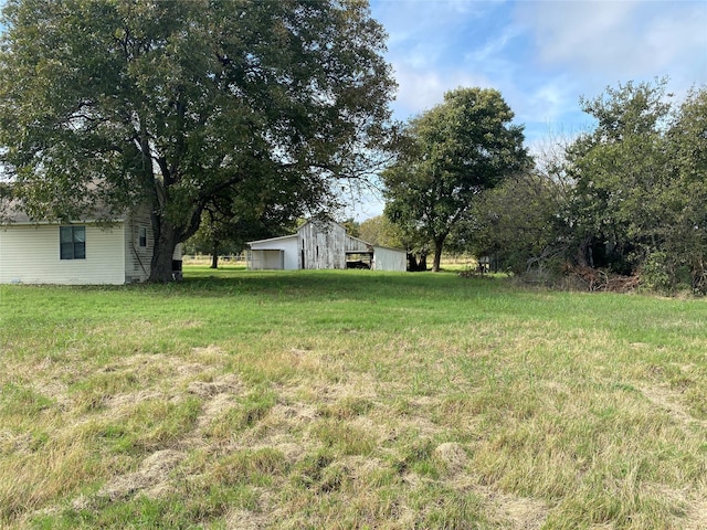 718 Ender Rd, Waco, TX 76706 - view of yard featuring an outbuilding and a pole building