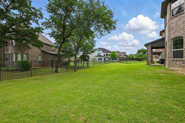 view of yard featuring a residential view