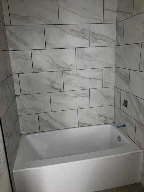122 Vick, Brownwood, TX 76801 - view of full bathroom