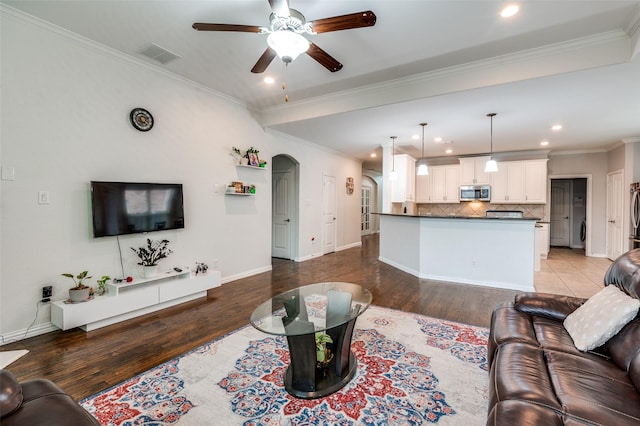 living room featuring ceiling fan, arched walkways, wood finished floors, recessed lighting, and baseboards