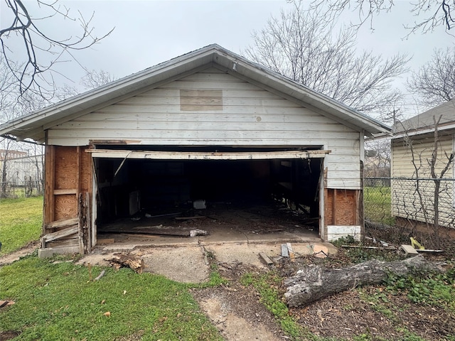 1805 Fillmore St, Wichita Falls, TX 76309 - detached garage featuring fence