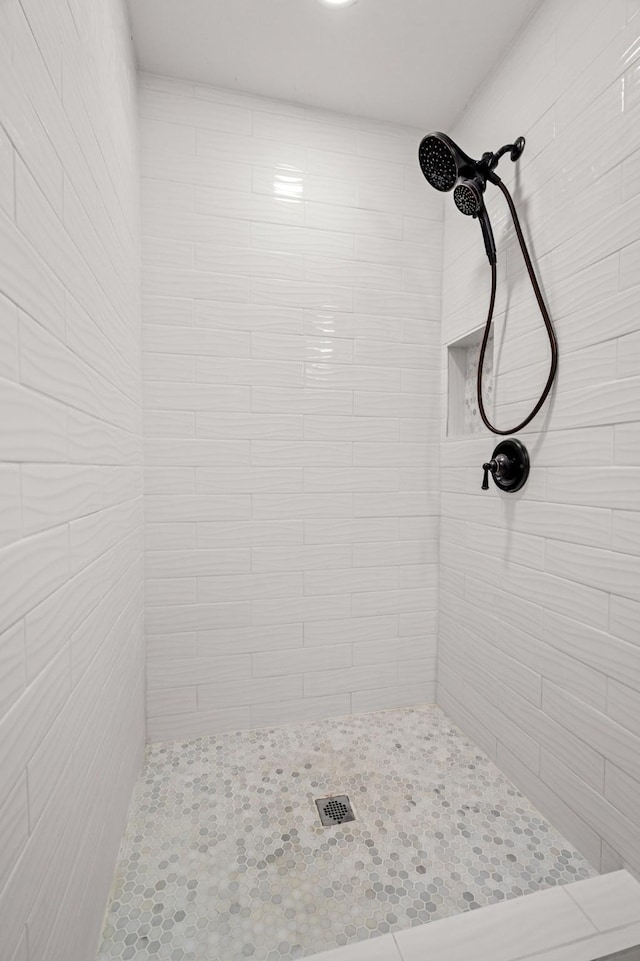 2001 Brenda Ave, Denison, TX 75020 - bathroom with tiled shower