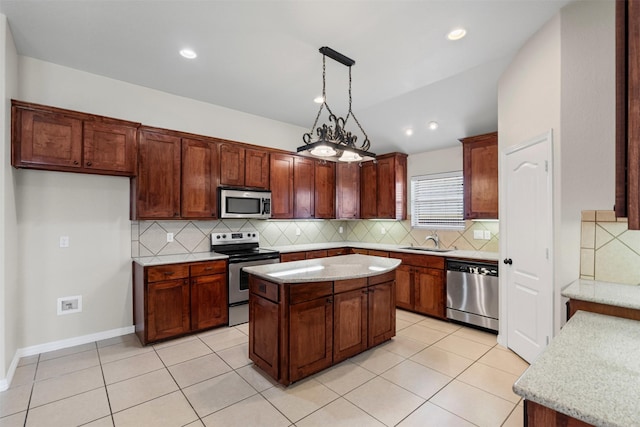 6328 Pinionpark Way, Fort Worth, TX 76179 - kitchen featuring stainless steel appliances, a sink, backsplash, a kitchen island, and recessed lighting