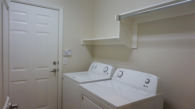 washroom with washing machine and dryer