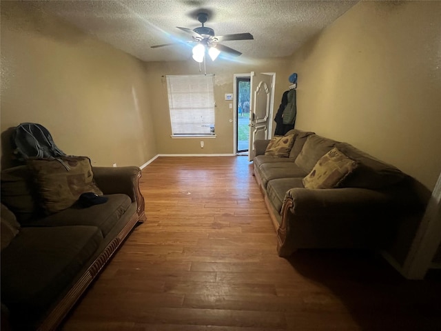 503 Cates Dr, Kaufman, TX 75142 - living area with a textured ceiling, wood finished floors, a ceiling fan, and baseboards