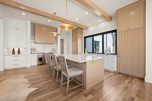 7115 Cast Iron Forest Trl, Colleyville, TX 76034 - kitchen featuring beamed ceiling, a kitchen breakfast bar, light wood finished floors, backsplash, and modern cabinets