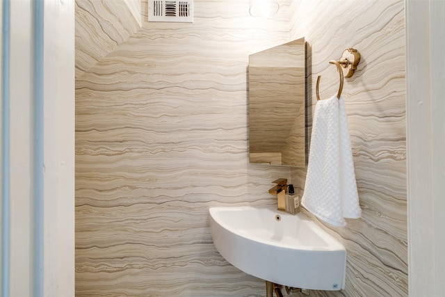 4229 Cole Ave Unit 115, Dallas, TX 75205 - bathroom featuring a sink