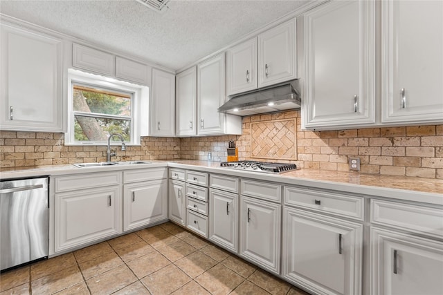 4325 Shady Glen Dr, Waco, TX 76708 - kitchen with appliances with stainless steel finishes, a sink, under cabinet range hood, light countertops, and a textured ceiling