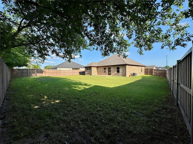 2004 Clay St, Mabank, TX 75147 - view of yard