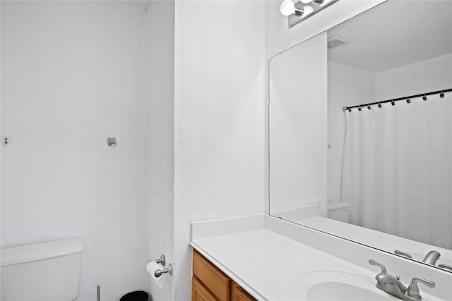 full bathroom featuring toilet, vanity, and curtained shower