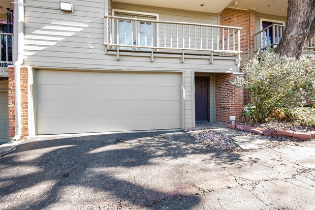 6808 Eastridge Dr Unit A7, Dallas, TX 75231 - garage with asphalt driveway