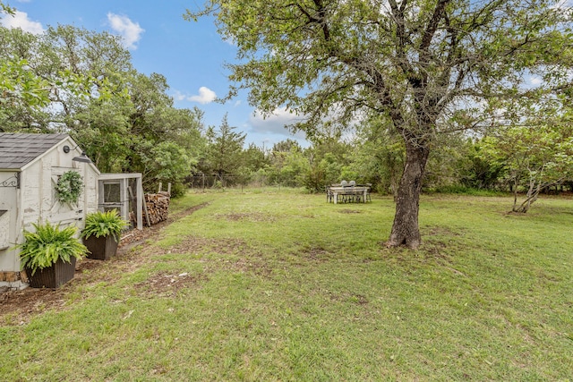 147 Rim Rock Rd, Aledo, TX 76008 - view of grassy yard featuring an outbuilding and a storage unit