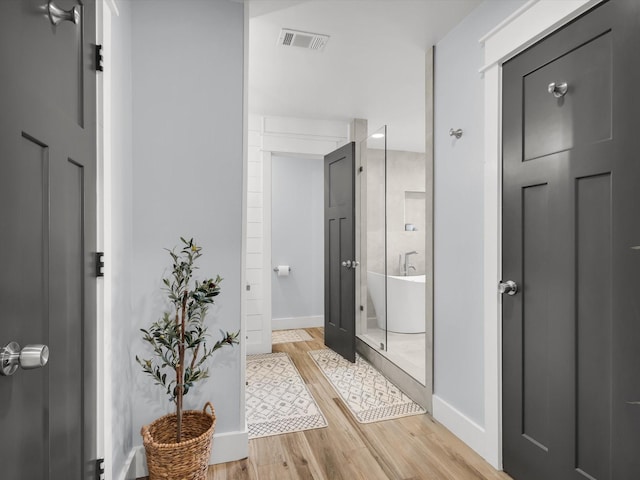 325 Beasley Rd, Combine, TX 75159 - full bath with a soaking tub, wood finished floors, and baseboards