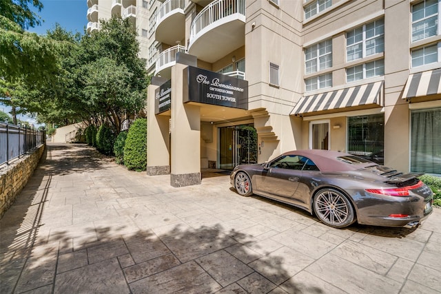 3225 Turtle Creek Blvd Unit 326, Dallas, TX 75219 - property entrance featuring stucco siding