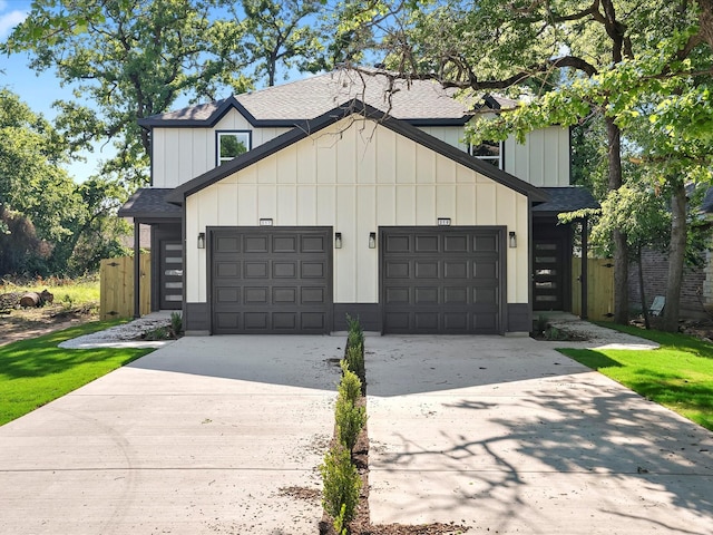 317 Clarence St Unit B, Fort Worth, TX 76111 - garage featuring driveway
