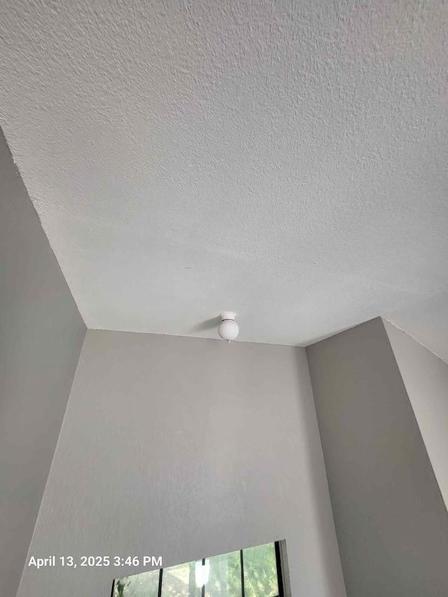 202 Sunset Dr, Glenn Heights, TX 75154 - detailed view of a textured ceiling