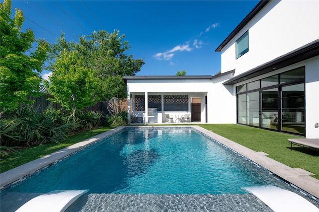view of swimming pool
