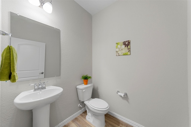 3117 Moldboard Dr, Mckinney, TX 75071 - bathroom with wood finished floors, toilet, a sink, and baseboards