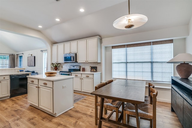 6520 Creek Crossing Ln, Sachse, TX 75048 - kitchen with stainless steel appliances, lofted ceiling, light countertops, light wood-style floors, and tasteful backsplash
