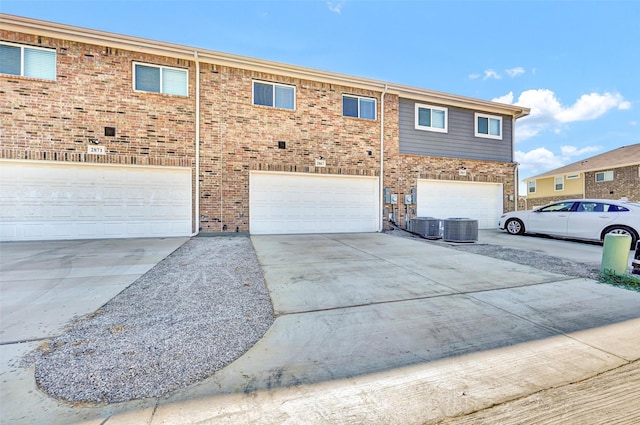 2867 Baneberry Ln, Mesquite, TX 75150 - multi unit property featuring cooling unit, a garage, and concrete driveway