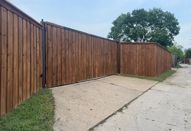 2802 Rio Grande Pass, Mesquite, TX 75150 - gate with fence