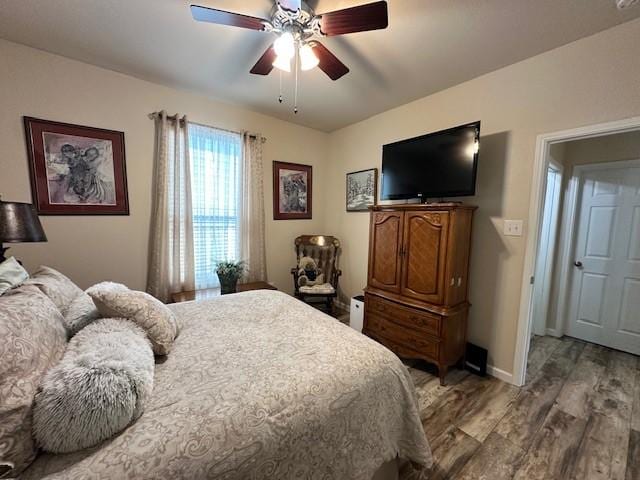 bedroom featuring light wood-type flooring, baseboards, and ceiling fan