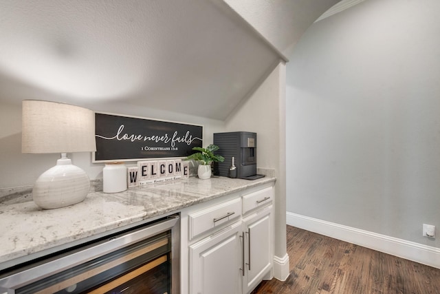 5 Maltese Cir, Heath, TX 75032 - bar area featuring beverage cooler, baseboards, dark wood finished floors, and vaulted ceiling
