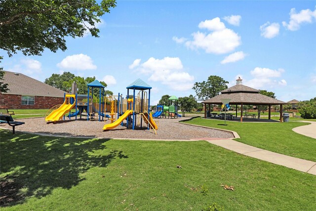 2812 Arabian Ln, Celina, TX 75009 - community playground with a lawn and a gazebo