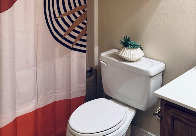 10159 English Oaks Dr, Keithville, LA 71047 - full bathroom featuring vanity, toilet, and a shower with curtain