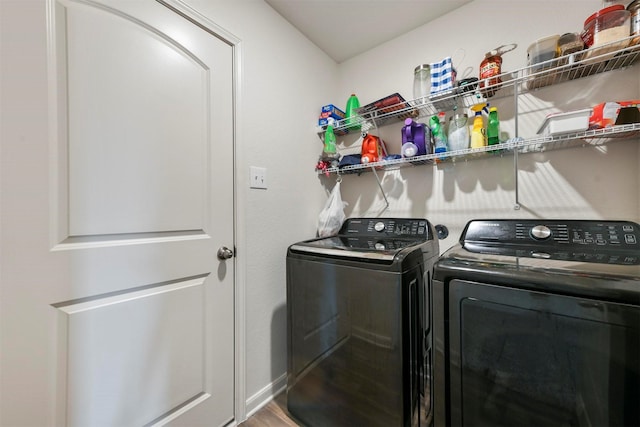 13713 Beaverhead St, Ponder, TX 76259 - laundry area with washing machine and dryer, baseboards, and wood finished floors