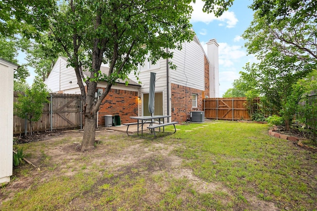 736 Lee St, Mesquite, TX 75149 - view of yard with central air condition unit and a gate