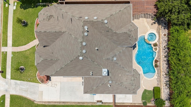 2609 Green Oak Dr, Carrollton, TX 75010 - aerial view of property and surrounding area with a pool